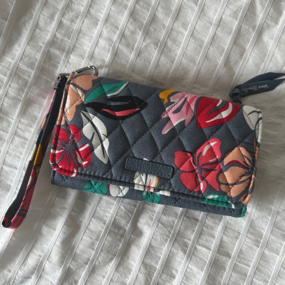 NWOT Vera Bradley Quilted Trifold Wallet Wristlet Gray Floral RFID